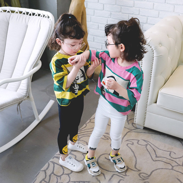 Εξαιρετική παιδική μπλούζα με δίχρωμη εφαρμογή