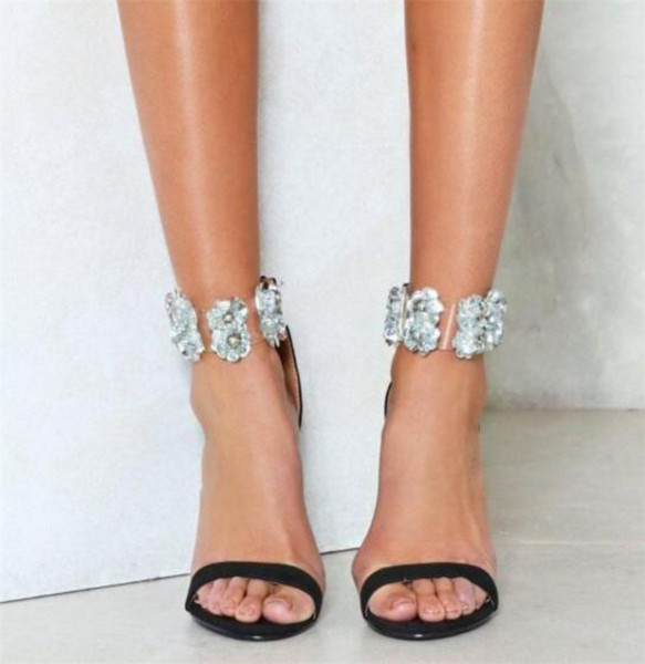 Sandale delicate de damă cu toc înalt, cu curea subțire și decor