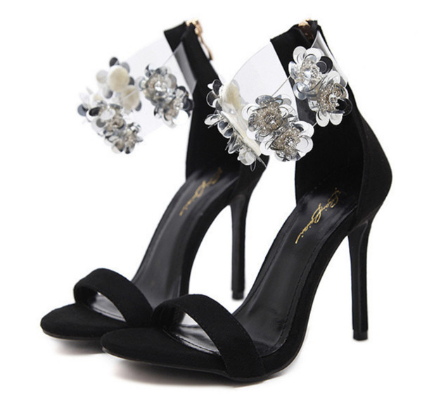 Sandale delicate de damă cu toc înalt, cu curea subțire și decor