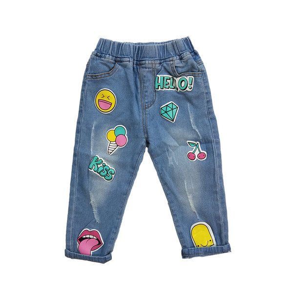 Небрежни детски дънки за момичета с цветни апликации в светъл цвят