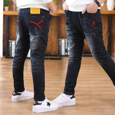 Blugi de copii pentru baieti in culori inchise si deschise cu buzunare si imprimeu