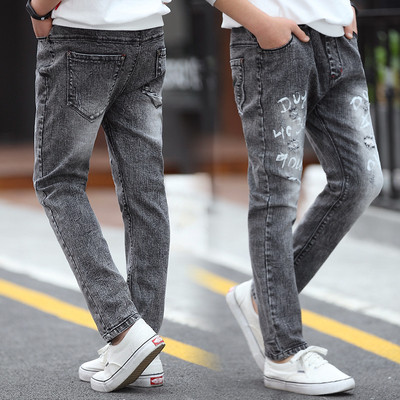 Blugi de copii pentru baieti in culori inchise si deschise cu buzunare si imprimeu