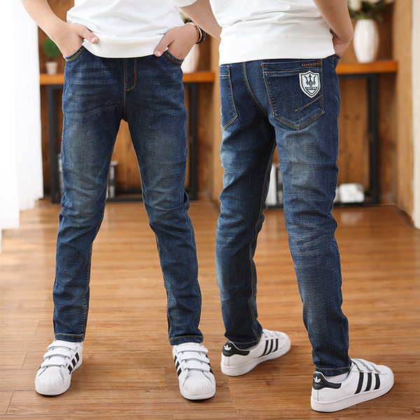 Blugi de copii pentru baieti in culori inchise si deschise cu buzunare si imprimeu