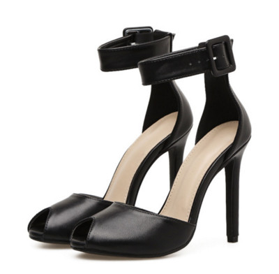 Stílusos magas sarkú női szandál eko bőrből fekete és piros színben