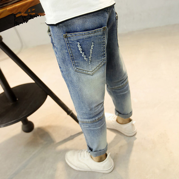 Blugi de copii pentru baieti cu petice si motive cu volane