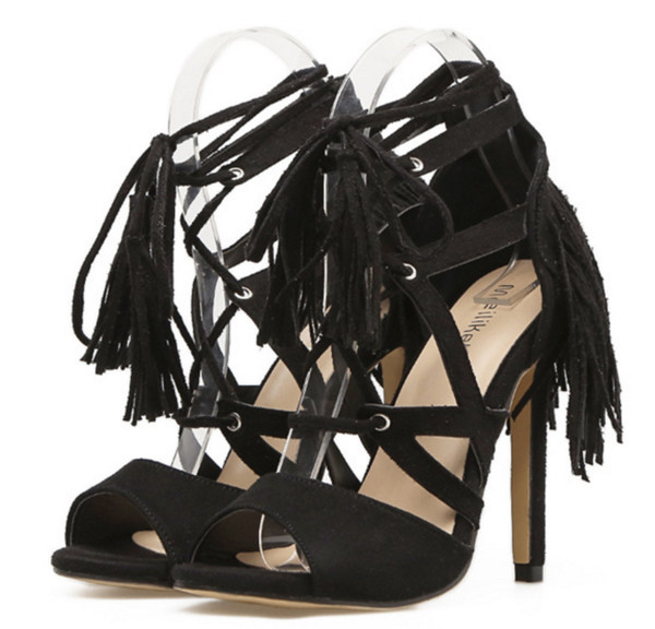 Sandale boeme Sandale cu toc inalt cu ciucuri si cravate in cruce, in negru si bej