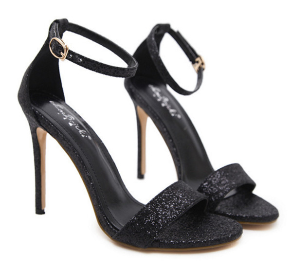 Elegáns női magas sarkú szandál fényes részecskékkel