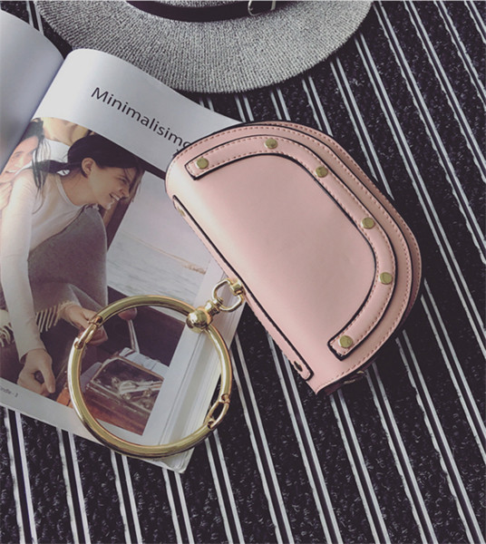 Mini geanta de mana boema cu maner rotund metalic, in diferite culori