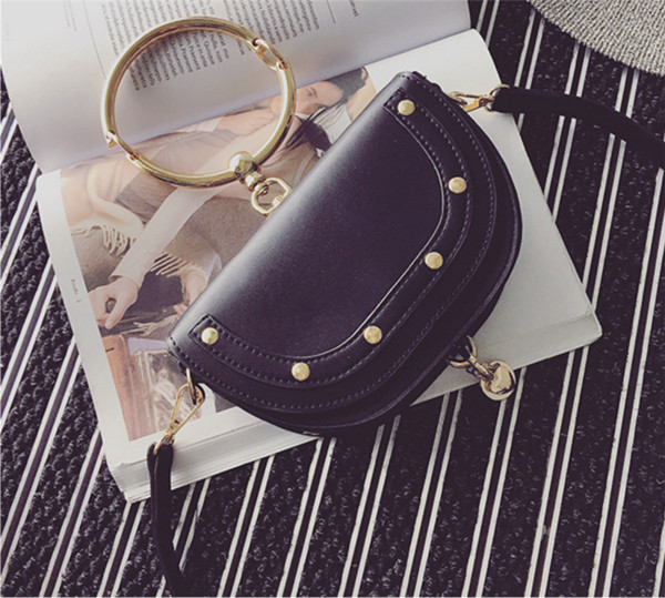 Mini geanta de mana boema cu maner rotund metalic, in diferite culori