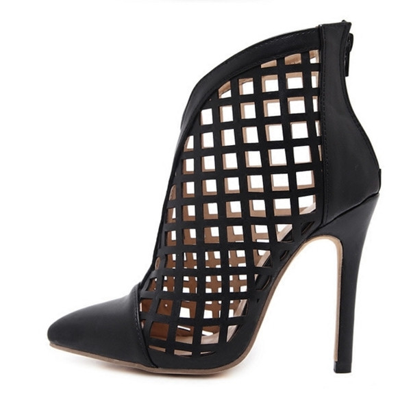 Sandale de dama elegante inchise cu toc inalt - ascutite, din imitatie de piele de culoare neagra