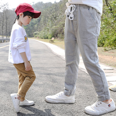 Детски ежедневен панталон за момчета в светли цветове с джобове и връзки