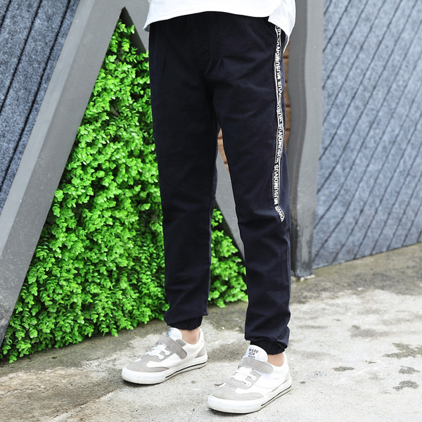 Pantaloni de vara copii pentru baieti in mai multe culori cu inscriptie laterala