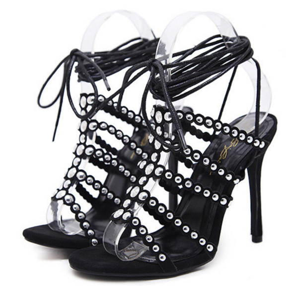 Sandale moderne de damă cu toc înalt cu șireturi și decor în bej și negru