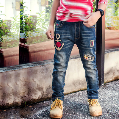 Blugi de copii pentru baieti cu imprimeuri si broderii diferite