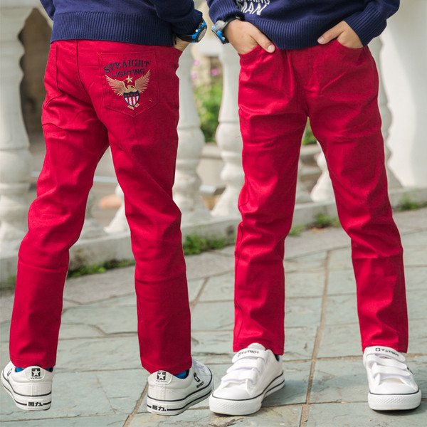 Pantaloni pentru copii in diferite culori cu imprimeu pe buzunare