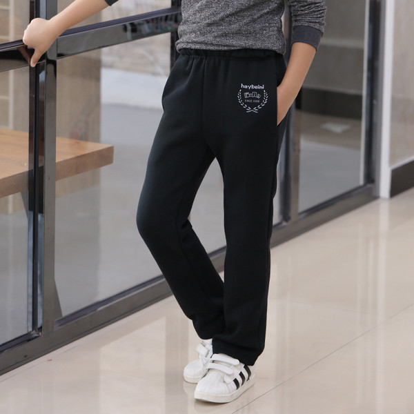 Gyermek sportnadrág fiúknak több színben, mintával