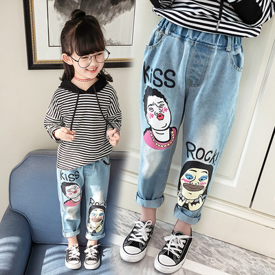 Blugi de copii actuali pentru fete cu aplicatii colorate in culoare deschisa