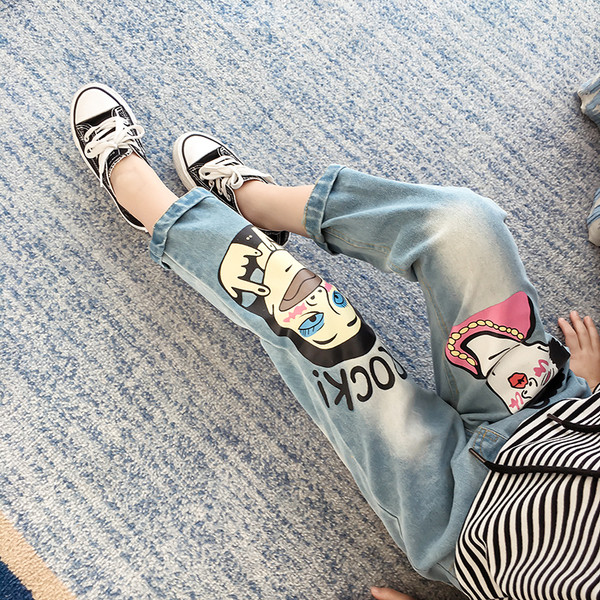 Blugi de copii actuali pentru fete cu aplicatii colorate in culoare deschisa