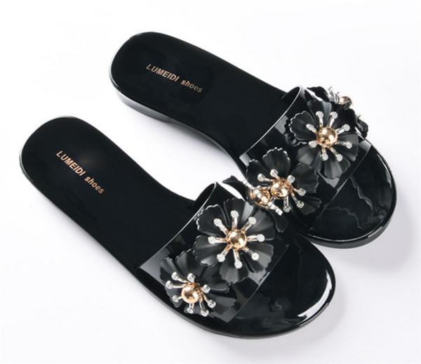 Papuci de dama delicati din cauciuc cu decor floral