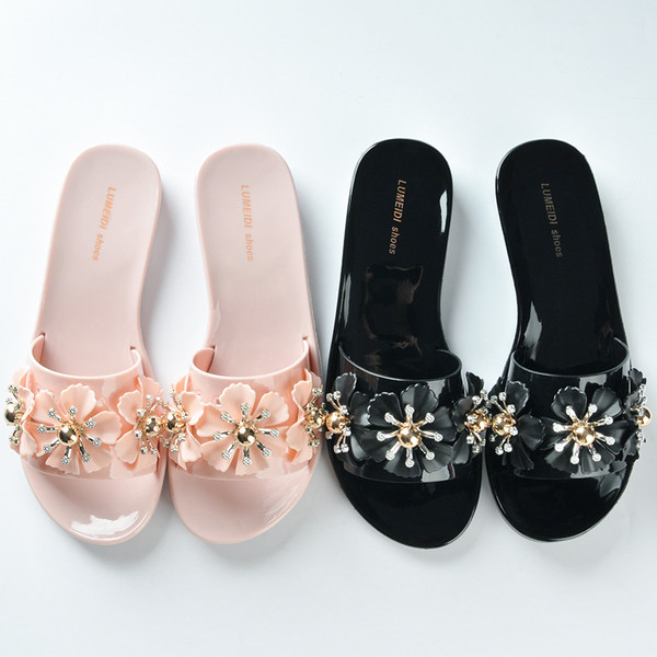 Papuci de dama delicati din cauciuc cu decor floral