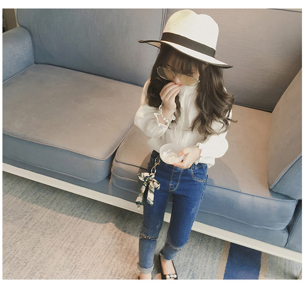 Modern, magas derékú gyerekfarmer lányoknak dekoratív szegecsekkel és kiegészítőkkel