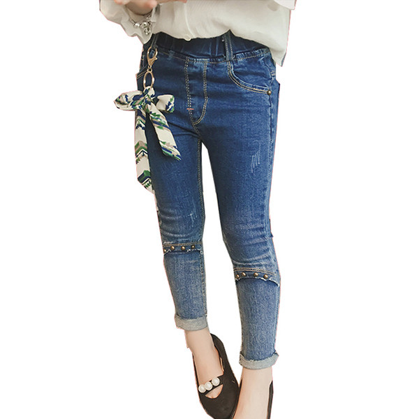 Modern, magas derékú gyerekfarmer lányoknak dekoratív szegecsekkel és kiegészítőkkel