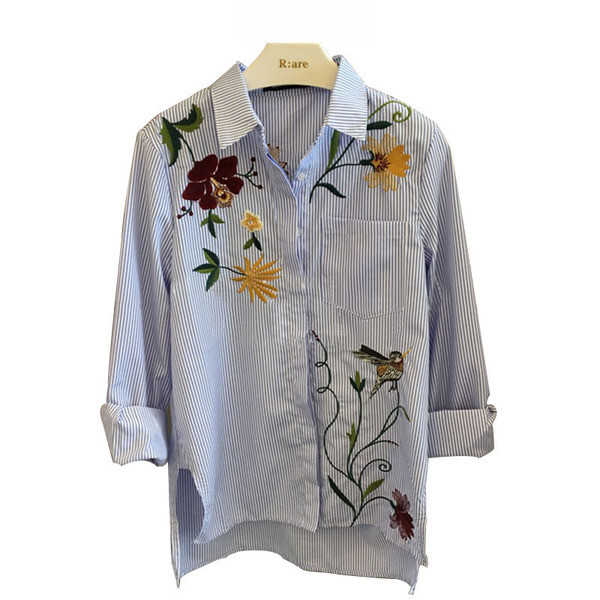 Cămașă modernă de damă în dungi, cu decolteu în V și broderie frumoasă