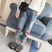 Blugi moderni pentru copii pentru fete cu broderii frumoase in culoare deschisa