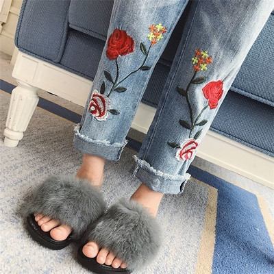 Blugi moderni pentru copii pentru fete cu broderii frumoase in culoare deschisa