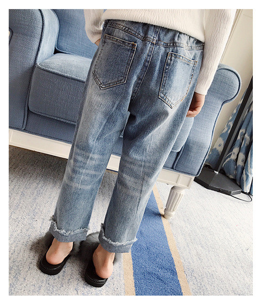 Blugi moderni pentru copii pentru fete cu broderii frumoase in culoare deschisa