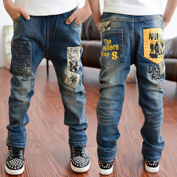 Дестки модерни дънки в няколко модела за момчета с щампа, надпис и метални елементи