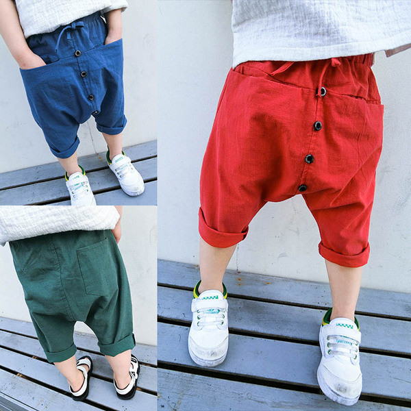 Pantaloni moderni pentru copii cu buzunar frontal nestandard și nasturi de decor