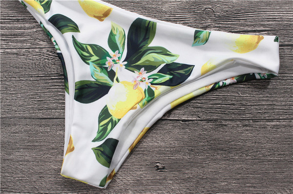 Costum de baie actual pentru femei în alb în două părți