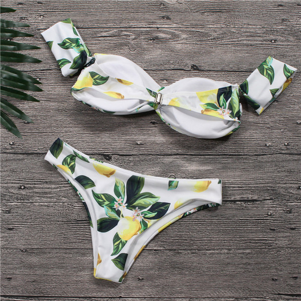 Costum de baie actual pentru femei în alb în două părți