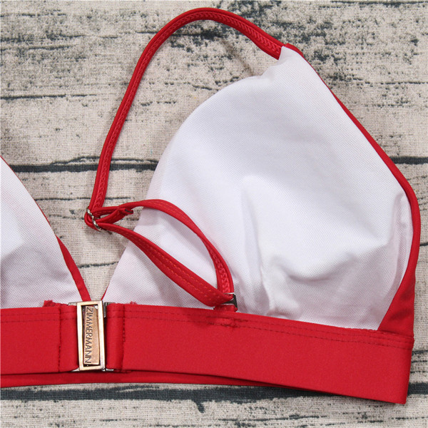 Costum de baie de damă în două părți - sutien roșu și bikini cu dungi