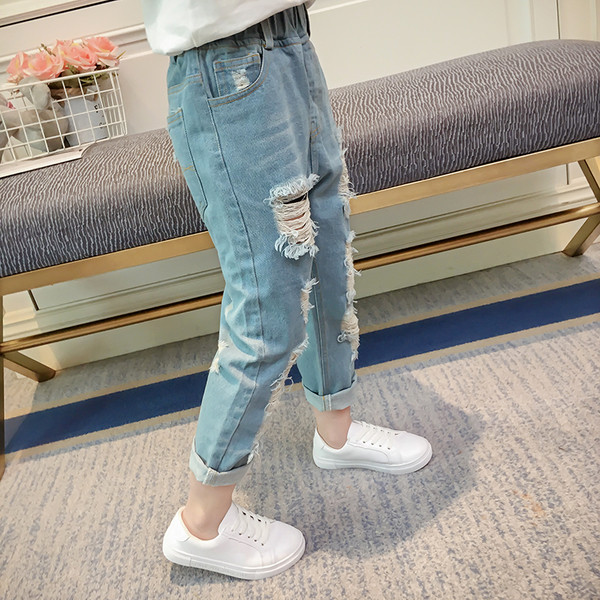 Blugi pentru copii sport-eleganți pentru fete cu petice de culoare deschisă