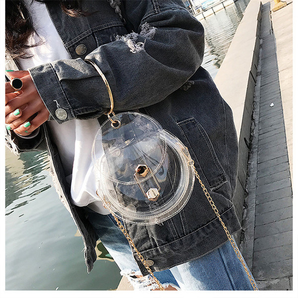 Geanta de dama casual transparenta in forma rotunda cu maner metalic