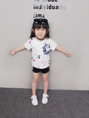 Tricou casual pentru copii cu aplicatie alba