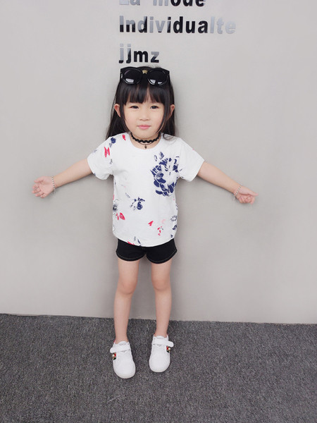 Tricou casual pentru copii cu aplicatie alba