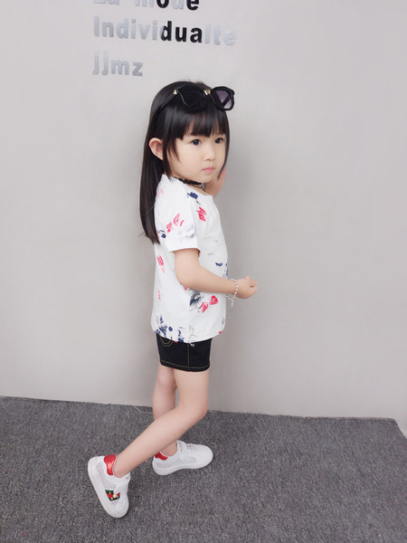 Tricou casual pentru copii cu aplicatie alba