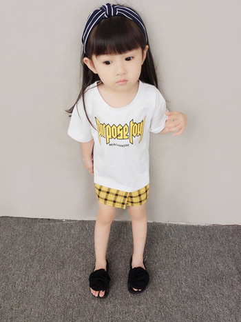 Стилна детска тениска с надпис в бял цвят