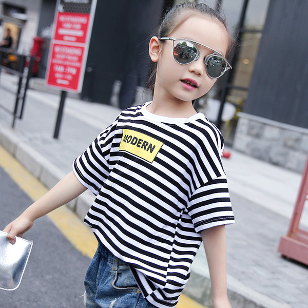 Stílusos gyerek csíkos póló két színben felirattal