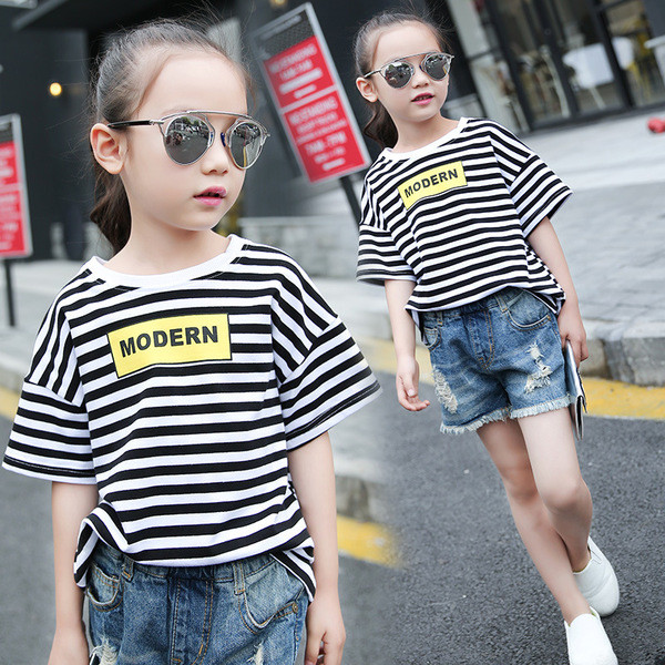 Stílusos gyerek csíkos póló két színben felirattal