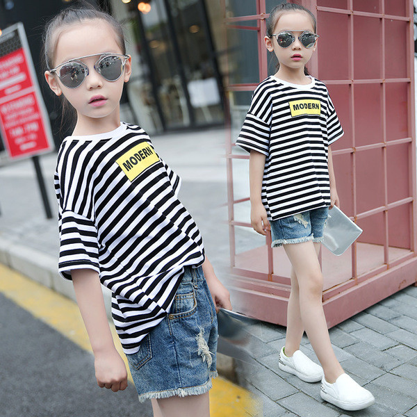 Stílusos gyerek csíkos póló két színben felirattal