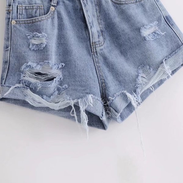 Blugi scurti rupti in doua culori