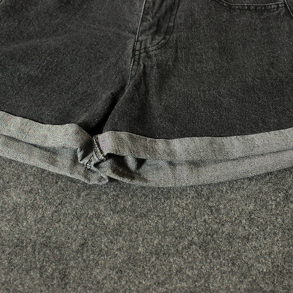 Pantaloni scurți din denim pentru doamne cu talie înaltă într-o culoare închisă