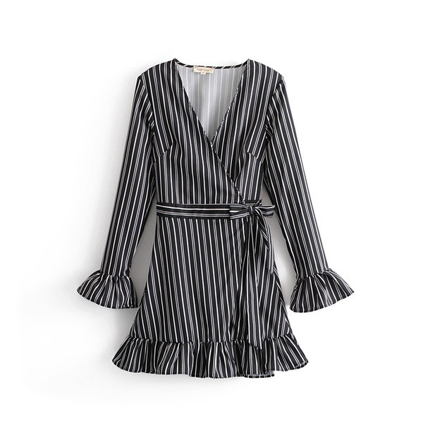 Rochie elegantă de damă, în dungi negre, cu decolteu în V