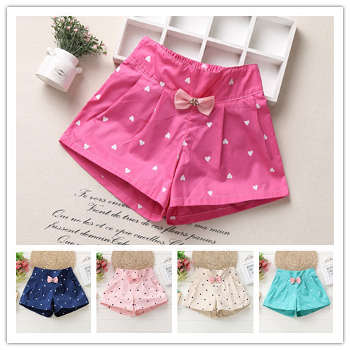 Нежни детски къси панталони за момичета с декоративна мини панделка на сърца и на точки в много и разични цветове,два модела