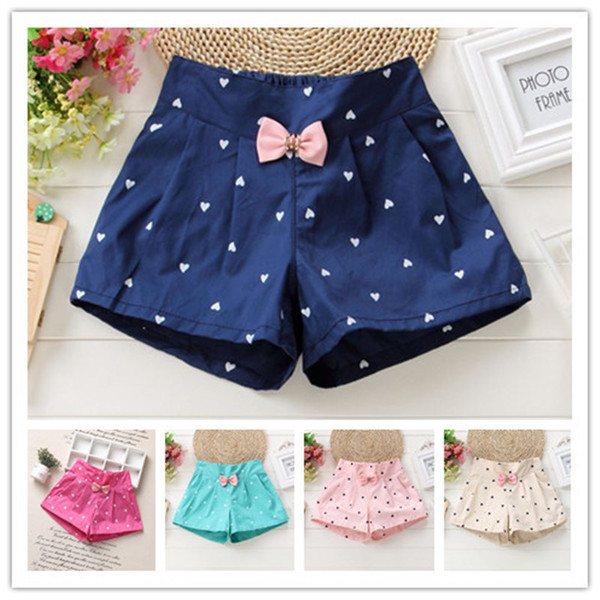 Нежни детски къси панталони за момичета с декоративна мини панделка на сърца и на точки в много и разични цветове,два модела