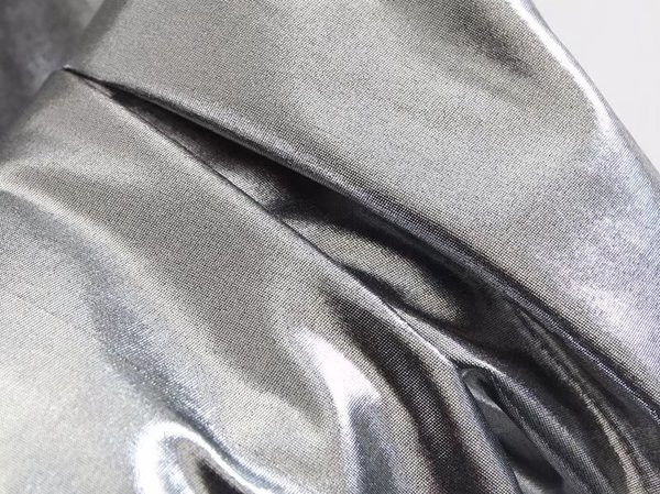 Tunica de dama simpla de culoare argintie cu decolteu O in stil liber